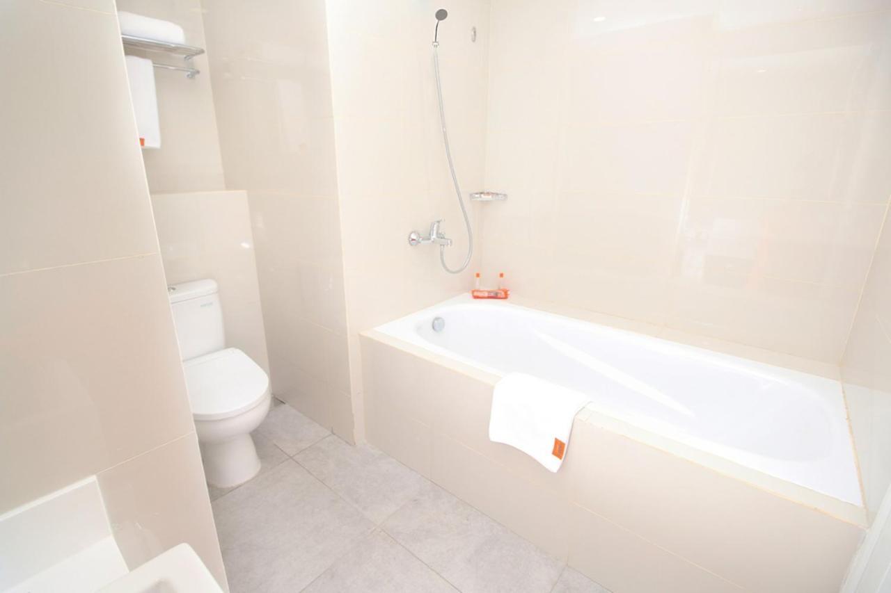 Harris Hotel Sentraland Semarang Esterno foto