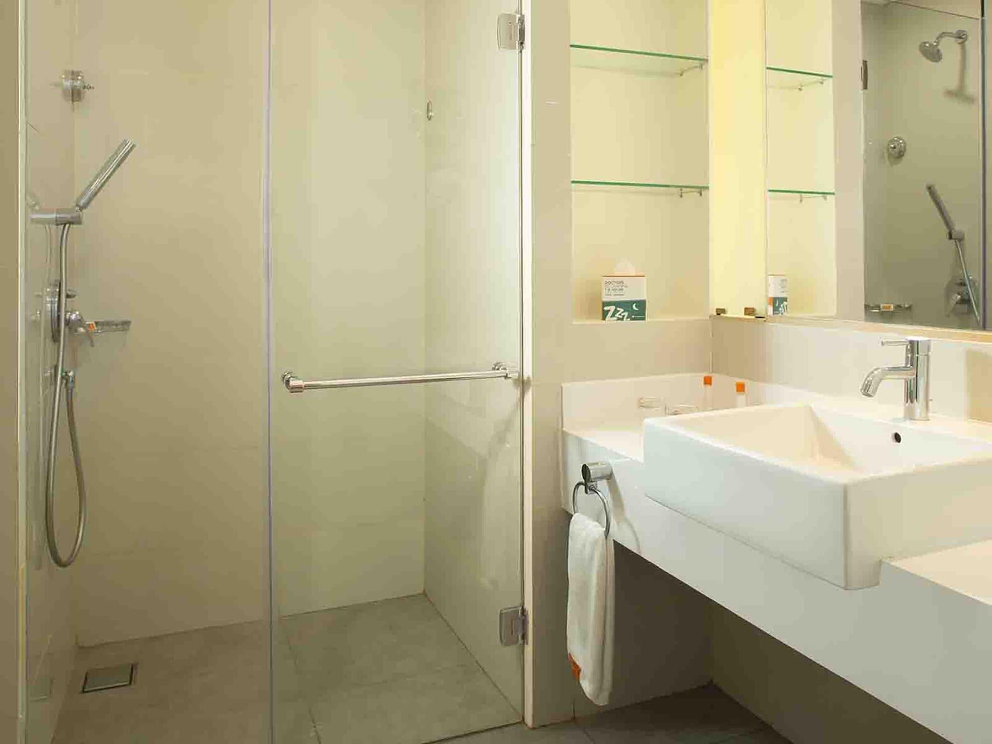 Harris Hotel Sentraland Semarang Esterno foto
