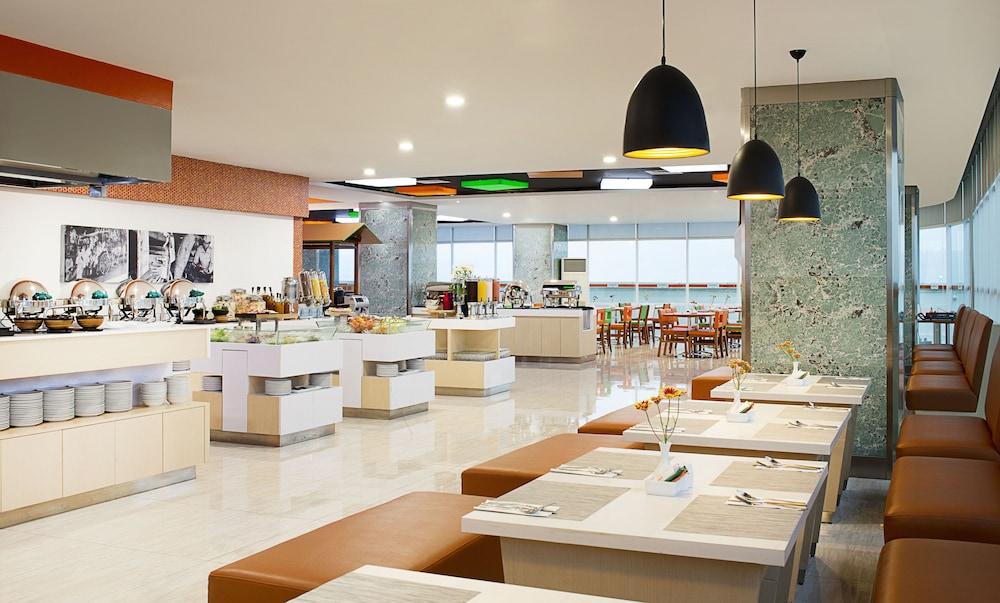 Harris Hotel Sentraland Semarang Esterno foto