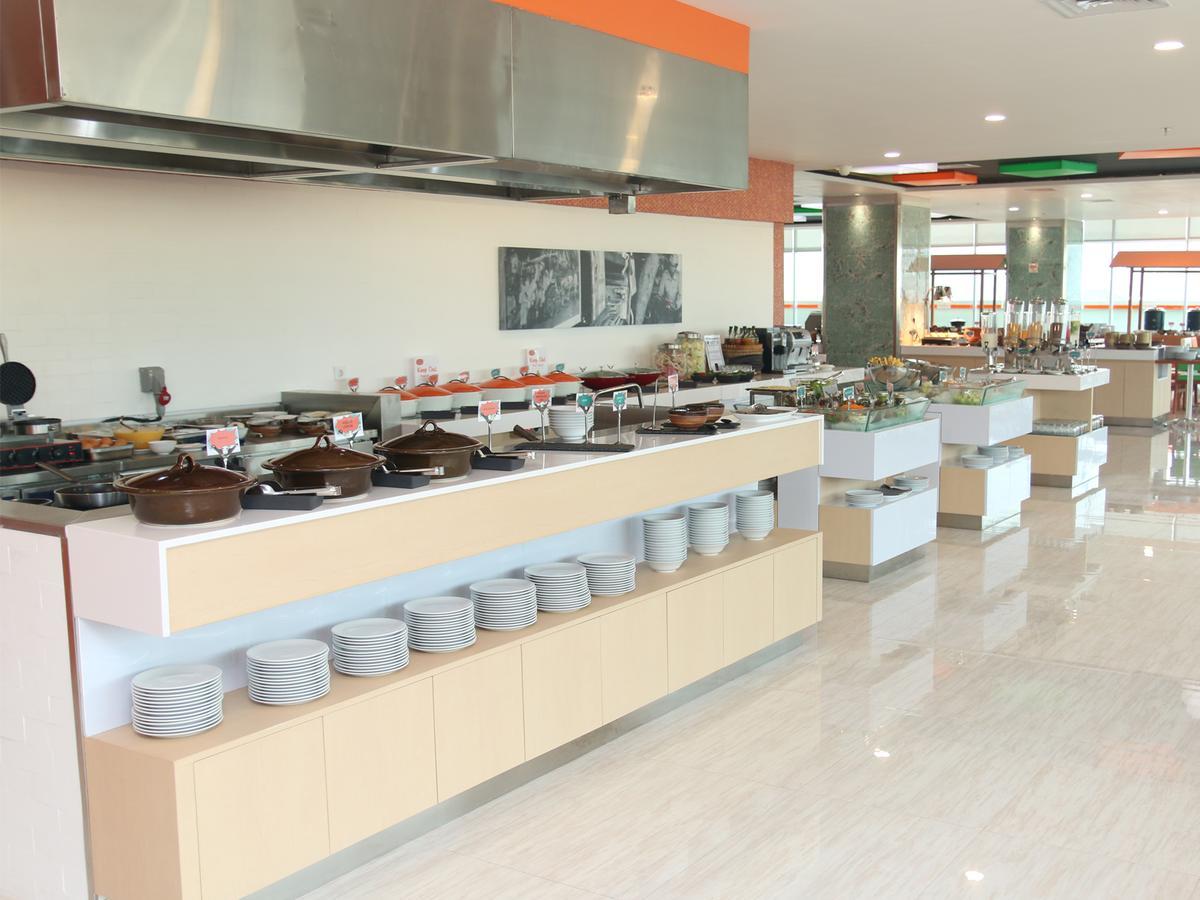 Harris Hotel Sentraland Semarang Esterno foto